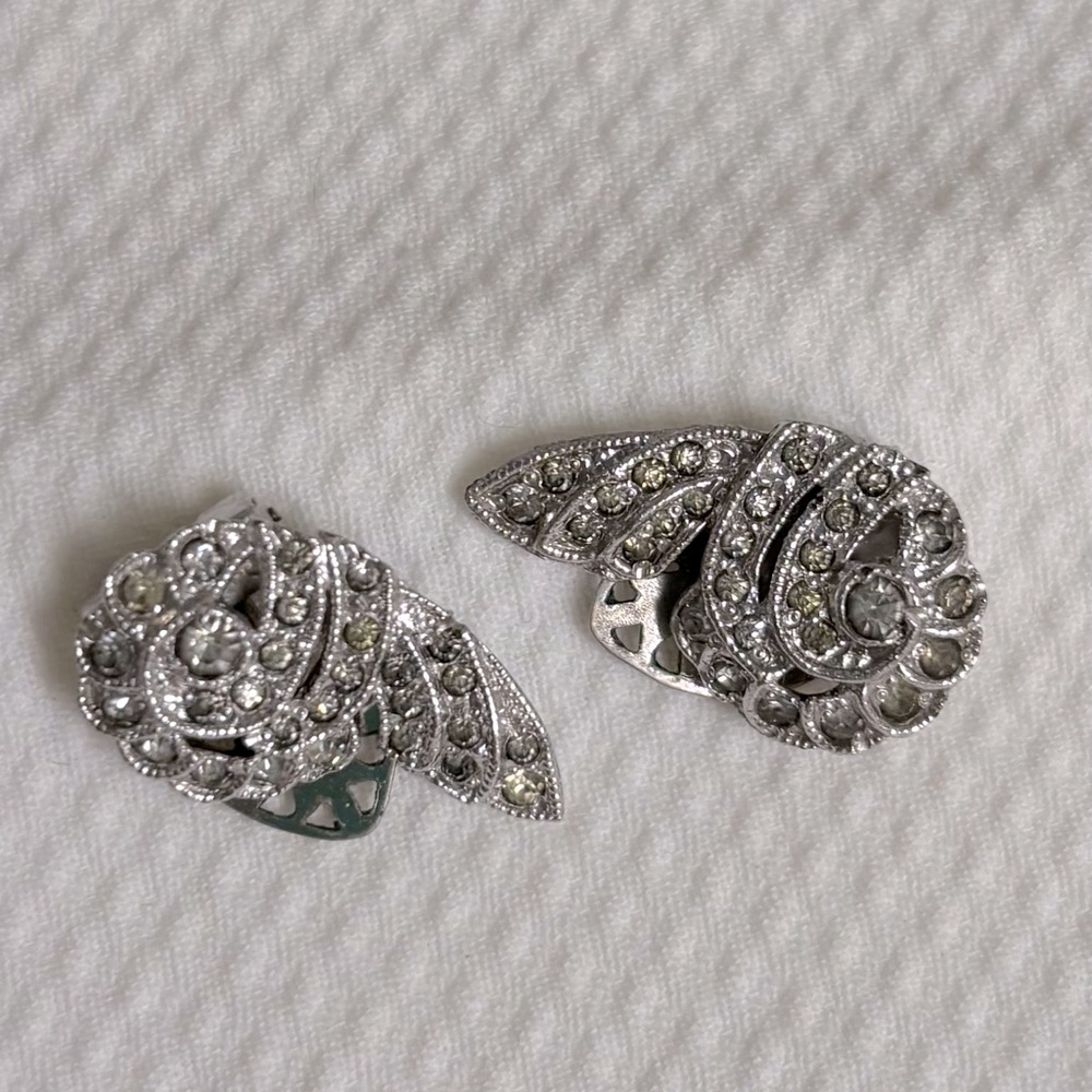 Vintage silver-tone filigree clip -on earrings